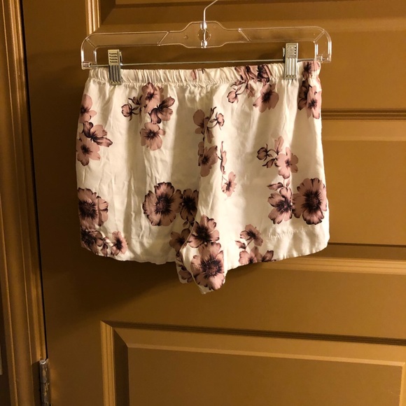 Shorts - Picture 3 of 5